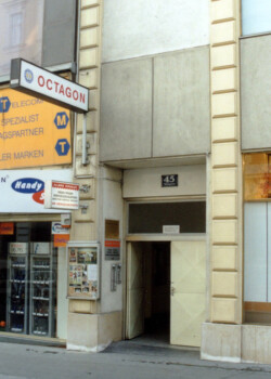Octagon pro Gym Eingang in der Webgasse 45